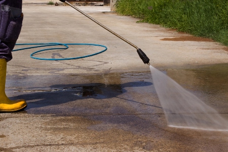 How Driveway Cleaning Improves Home Curb Appeal and Increases Property Value